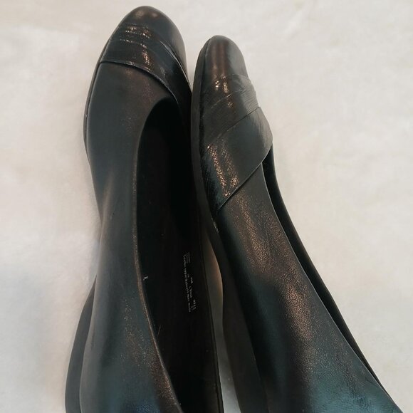 CLARKS ARTISAN LEATHER BLACK FLATS - Picture 3 of 6